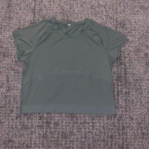 lululemon camo green cropped t-shirt/size 4